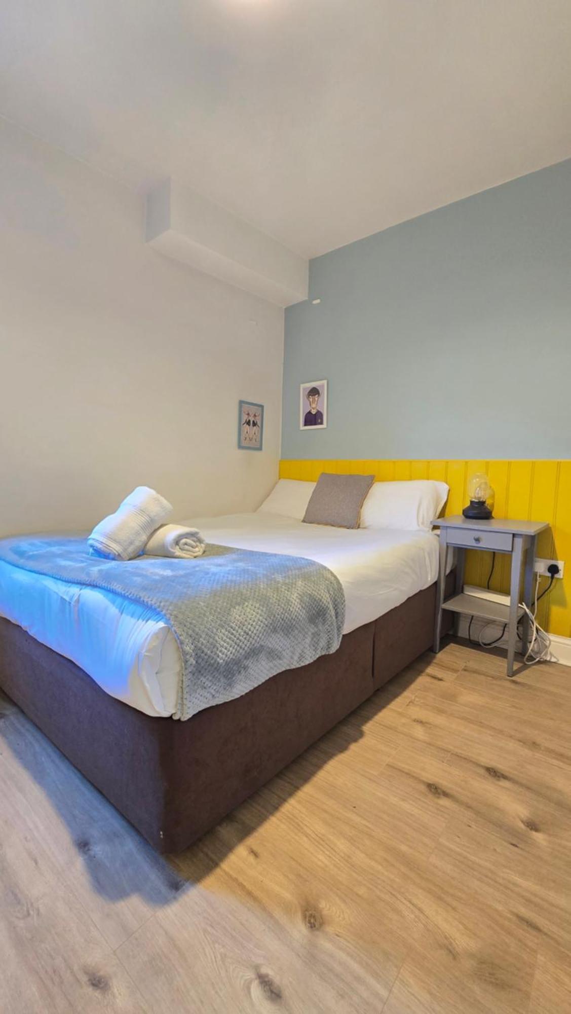 Colourful Centre Hideaway, Sleeps 6 Galway