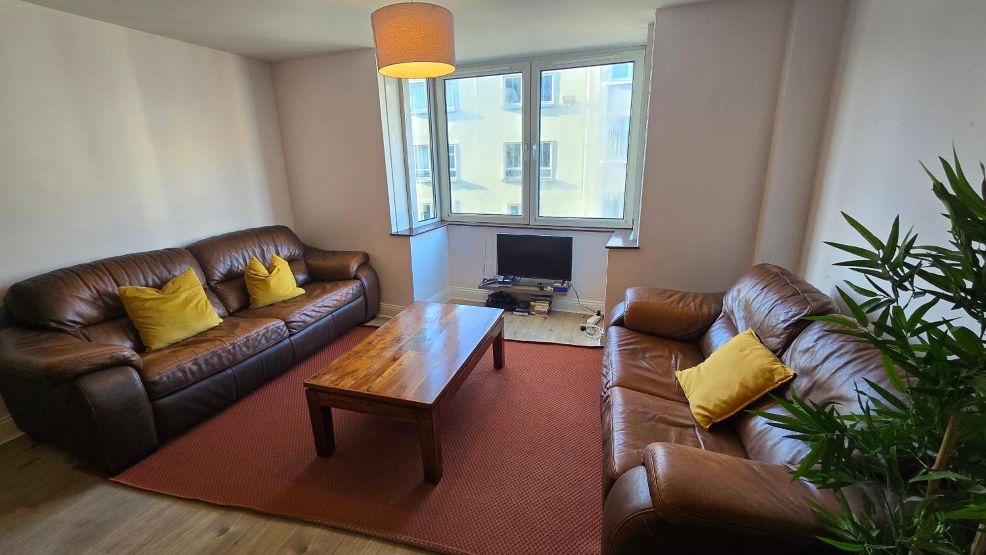Colourful Centre Hideaway, Sleeps 6 *