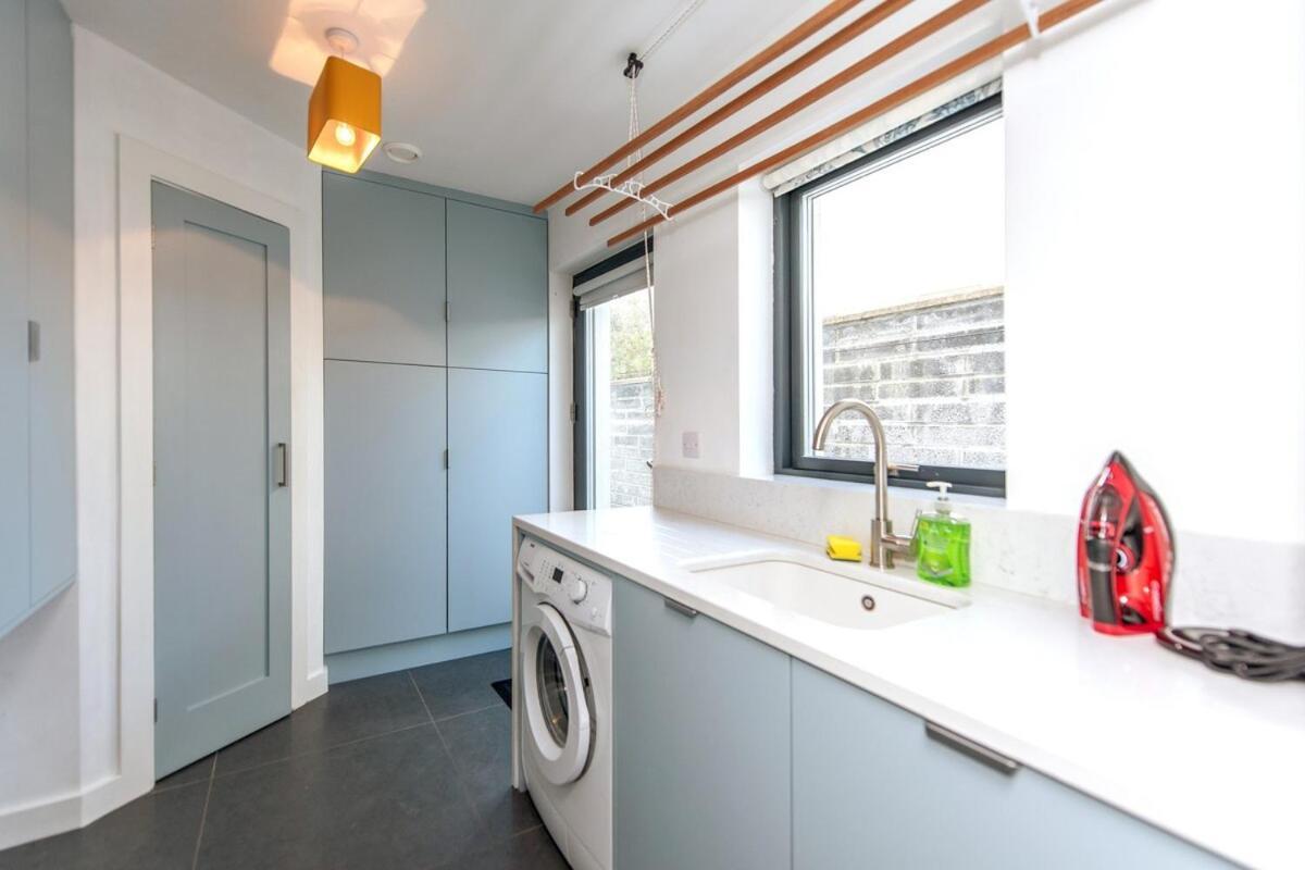 Modern Luxury -four Bed House Holiday home