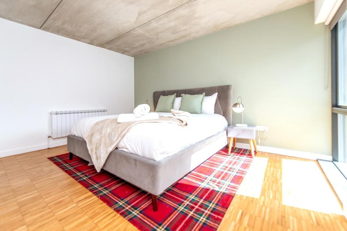 Modern Luxury -four Bed House *