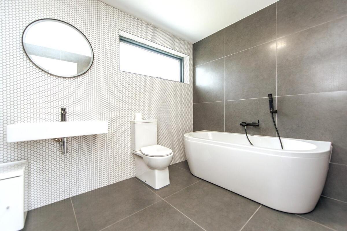 Modern Luxury -four Bed House * Galway