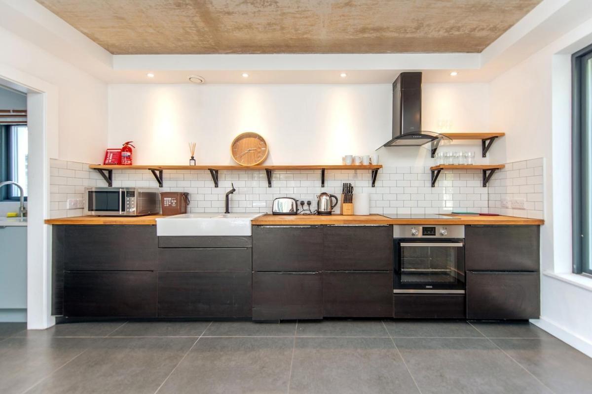 Modern Luxury -four Bed House Holiday home *