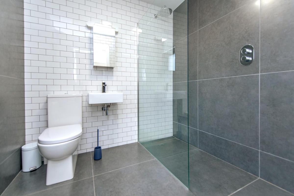 Modern Luxury -four Bed House Holiday home