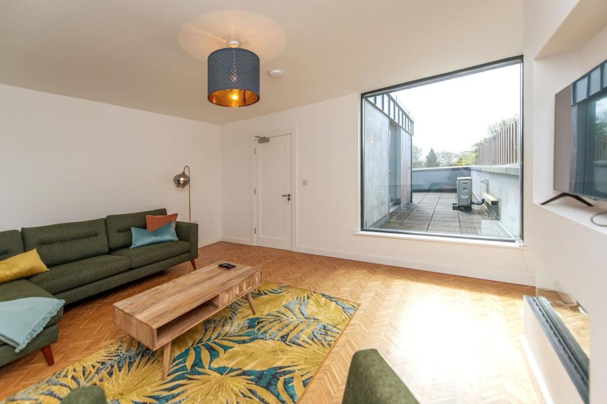 Modern Luxury -four Bed House Holiday home