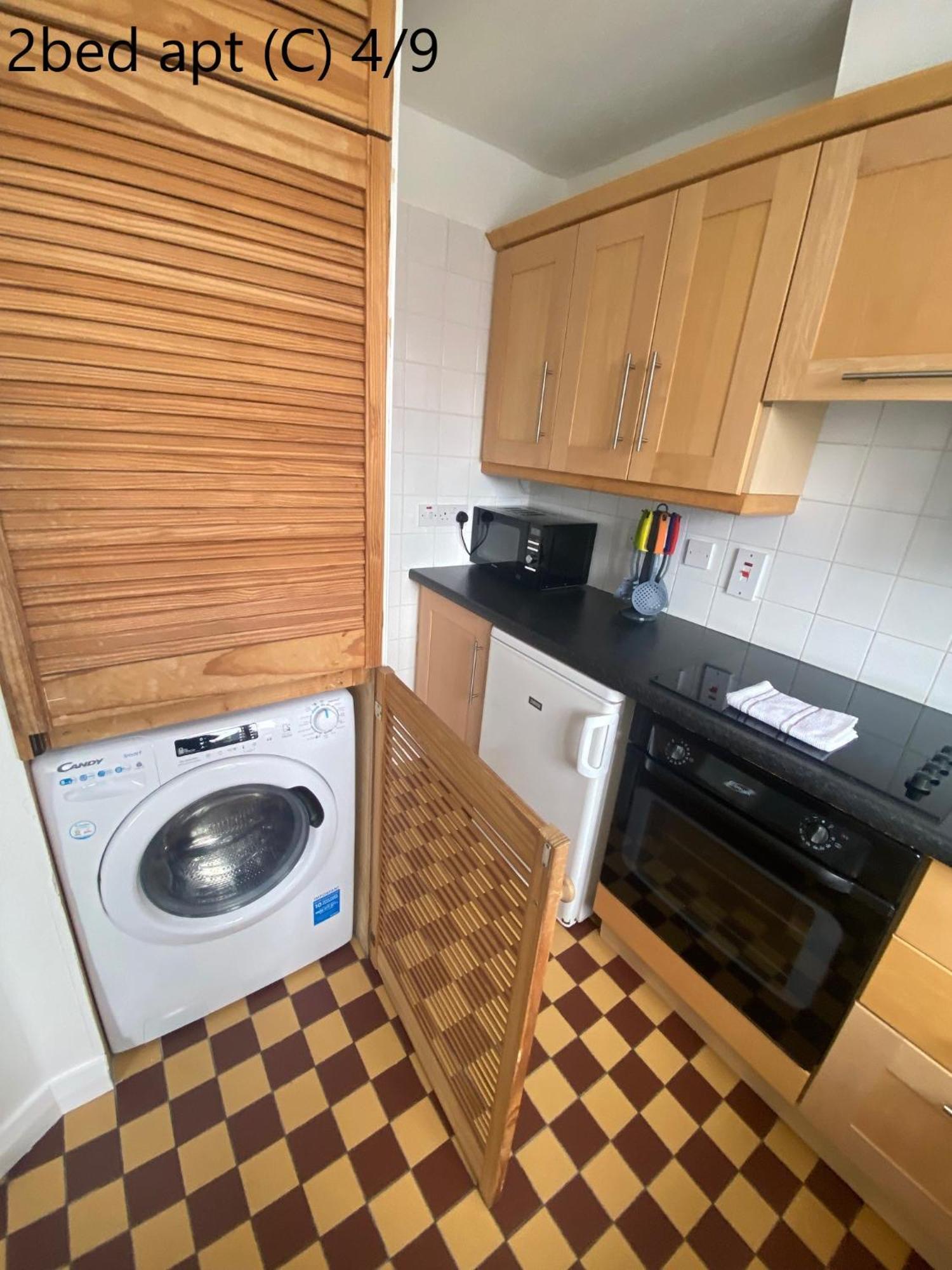 Apartment Crescent Close *