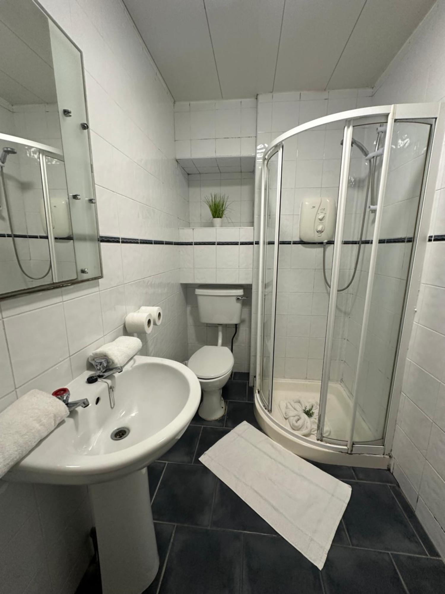 Mary Street Apartment *