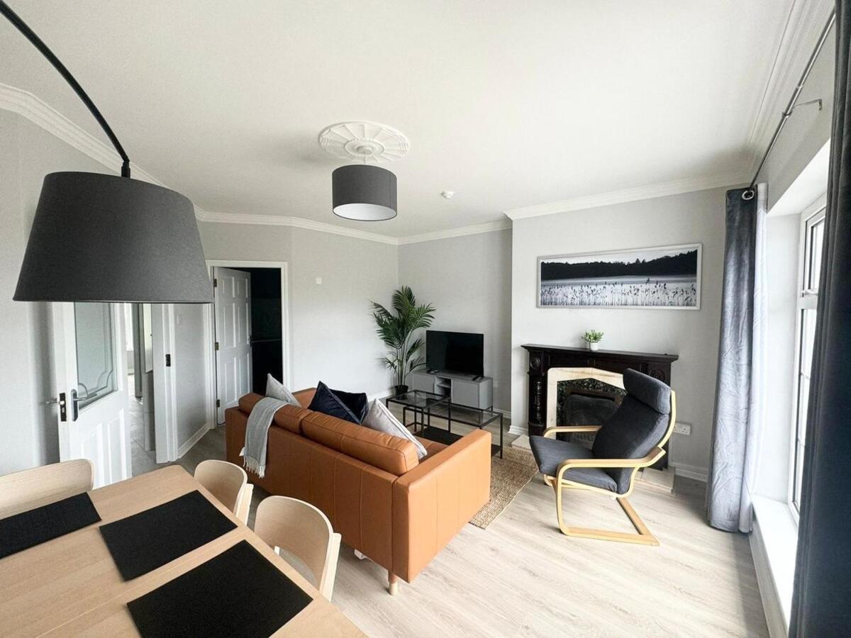 Modern And Spacious Apt6 - Sleeps 6 - Free Parking Apartment