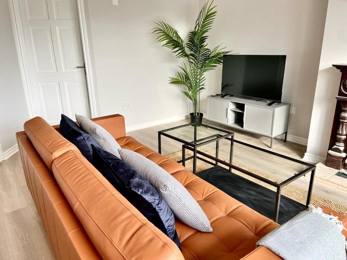 Modern And Spacious Apt6 - Sleeps 6 - Free Parking Apartment Galway