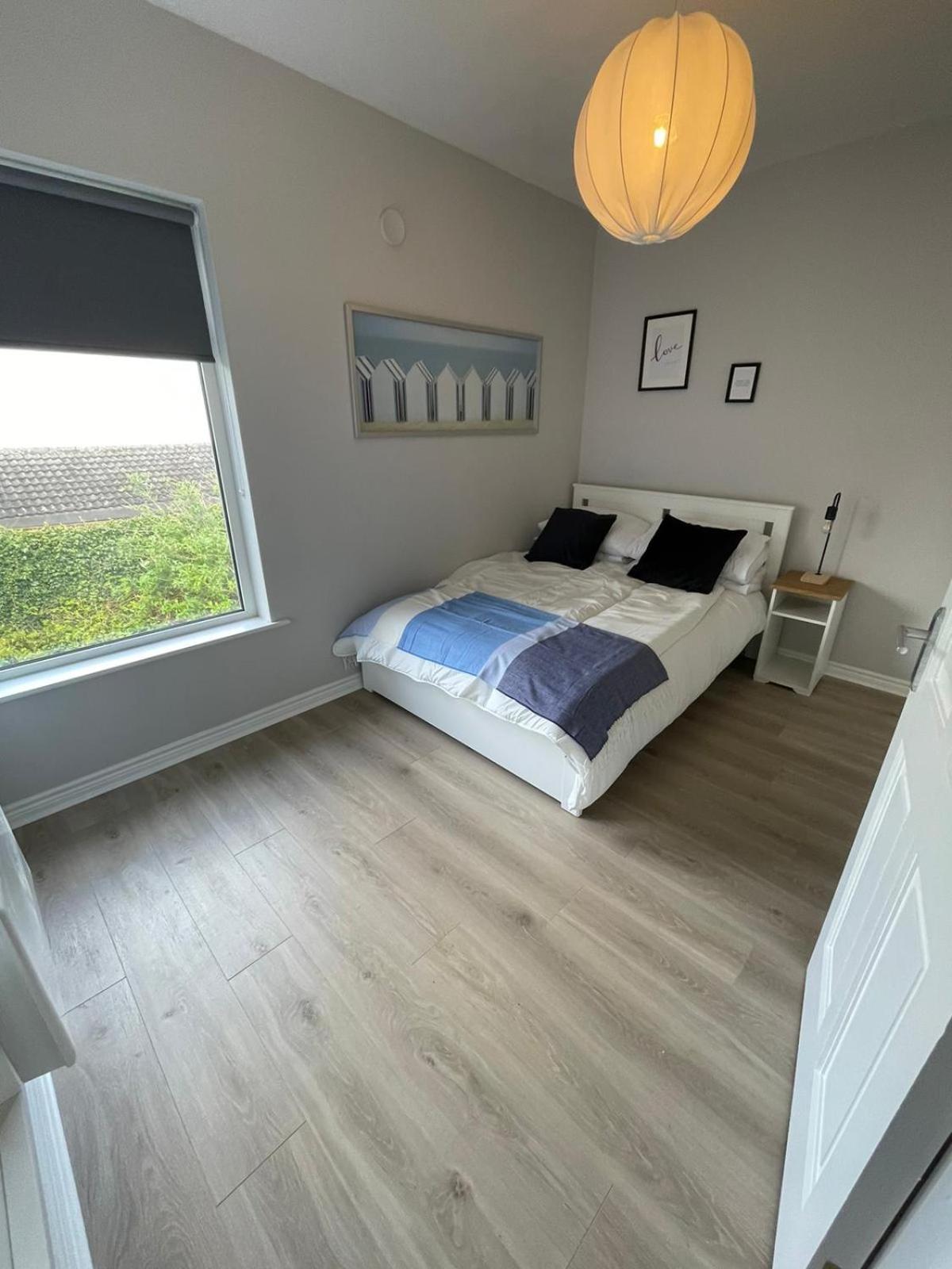 Modern And Spacious Apt6 - Sleeps 6 - Free Parking