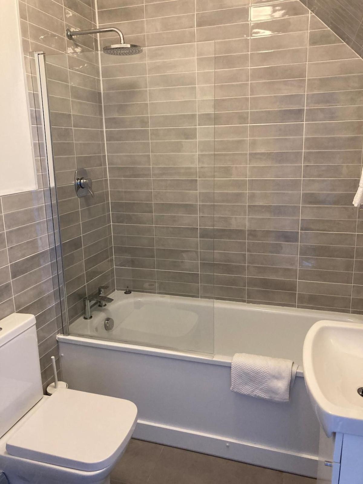 Apartment Modern And Spacious Apt6 - Sleeps 6 - Free Parking Galway