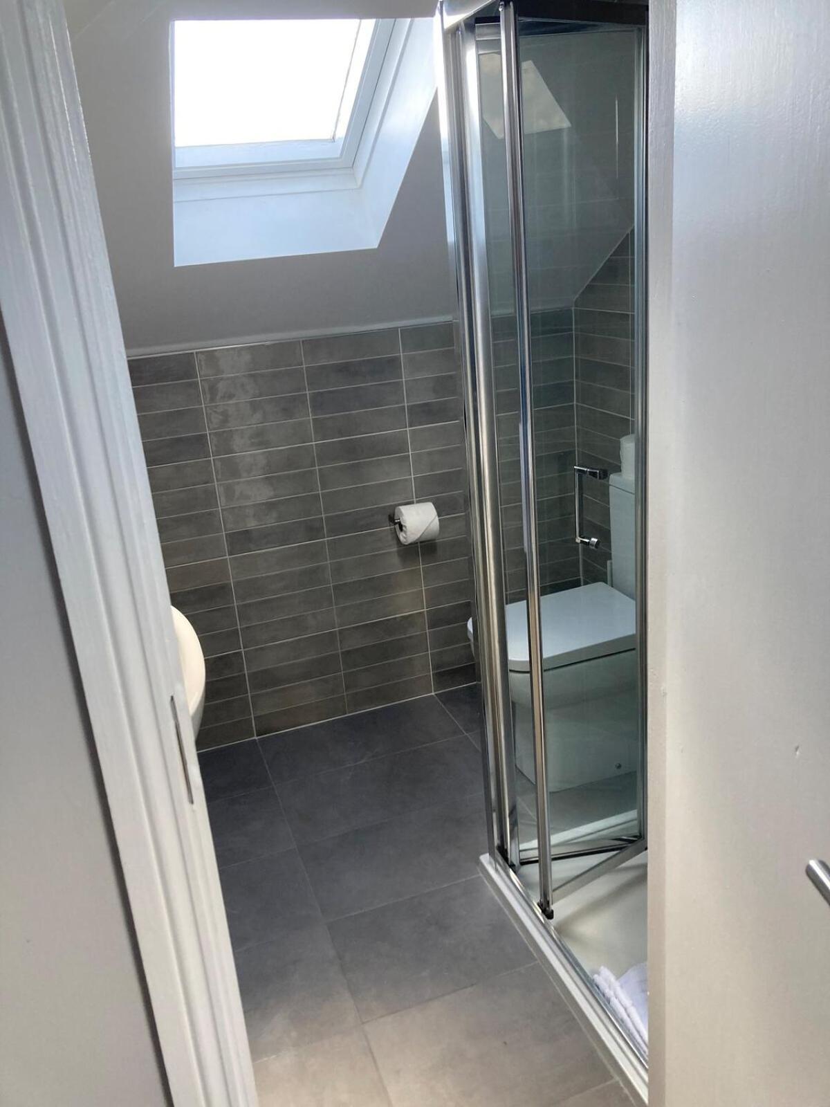 Modern And Spacious Apt6 - Sleeps 6 - Free Parking Galway