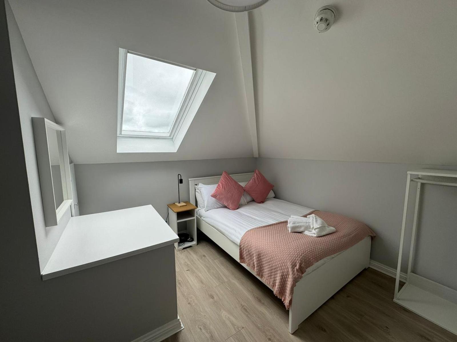 Modern And Spacious Apt5 Sleeps 6 Free Parking Apartment Galway