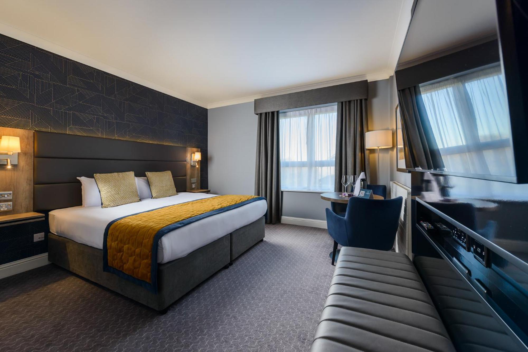 Hotel Clybaun 4*