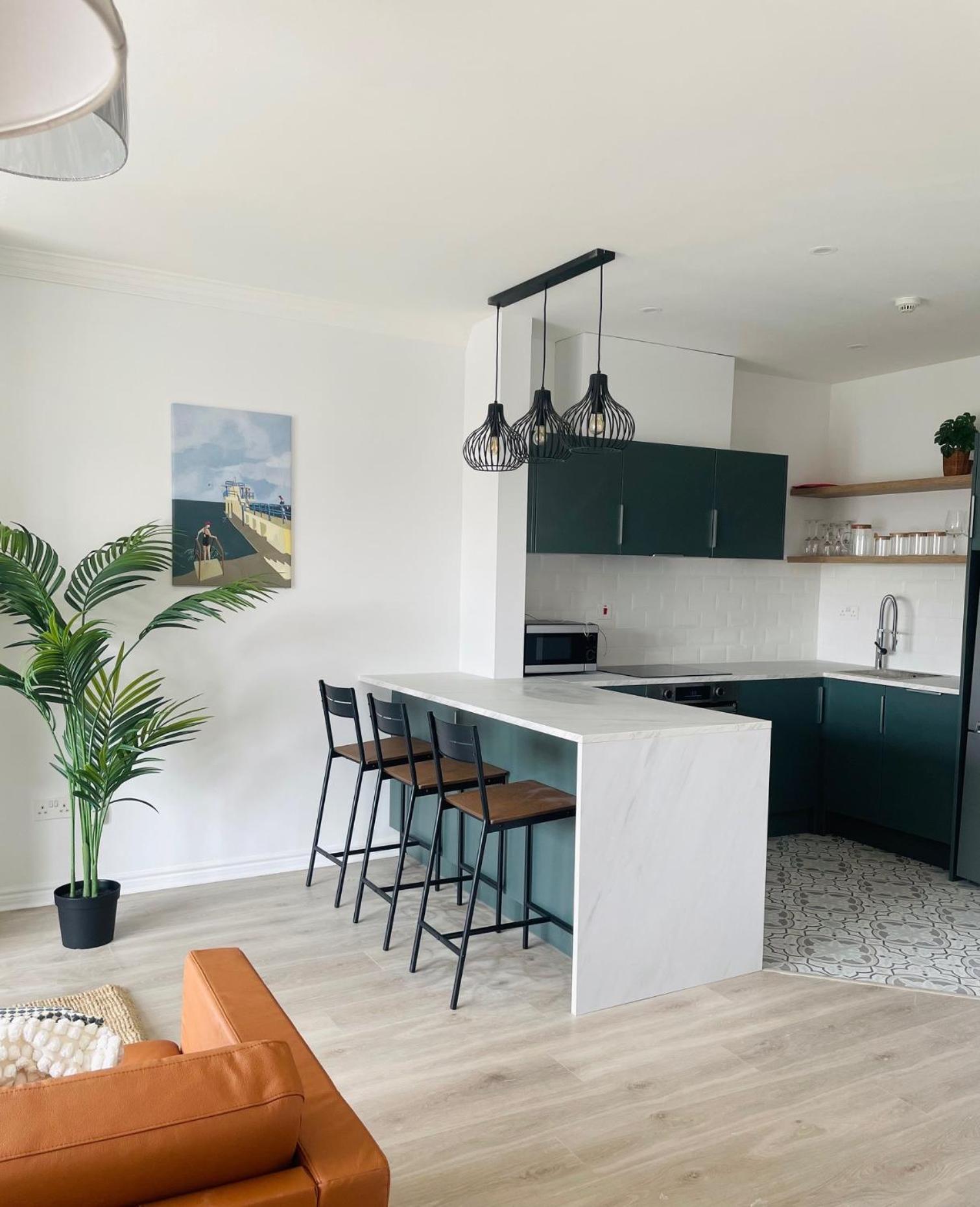 Modern And Spacious Apt5 Sleeps 6 Free Parking Apartment
