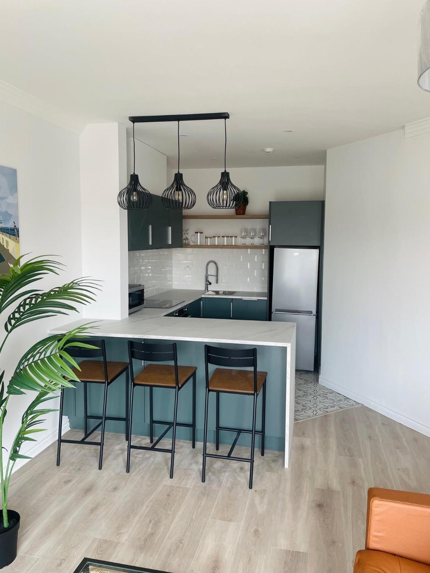 Apartment Modern And Spacious Apt5 Sleeps 6 Free Parking *