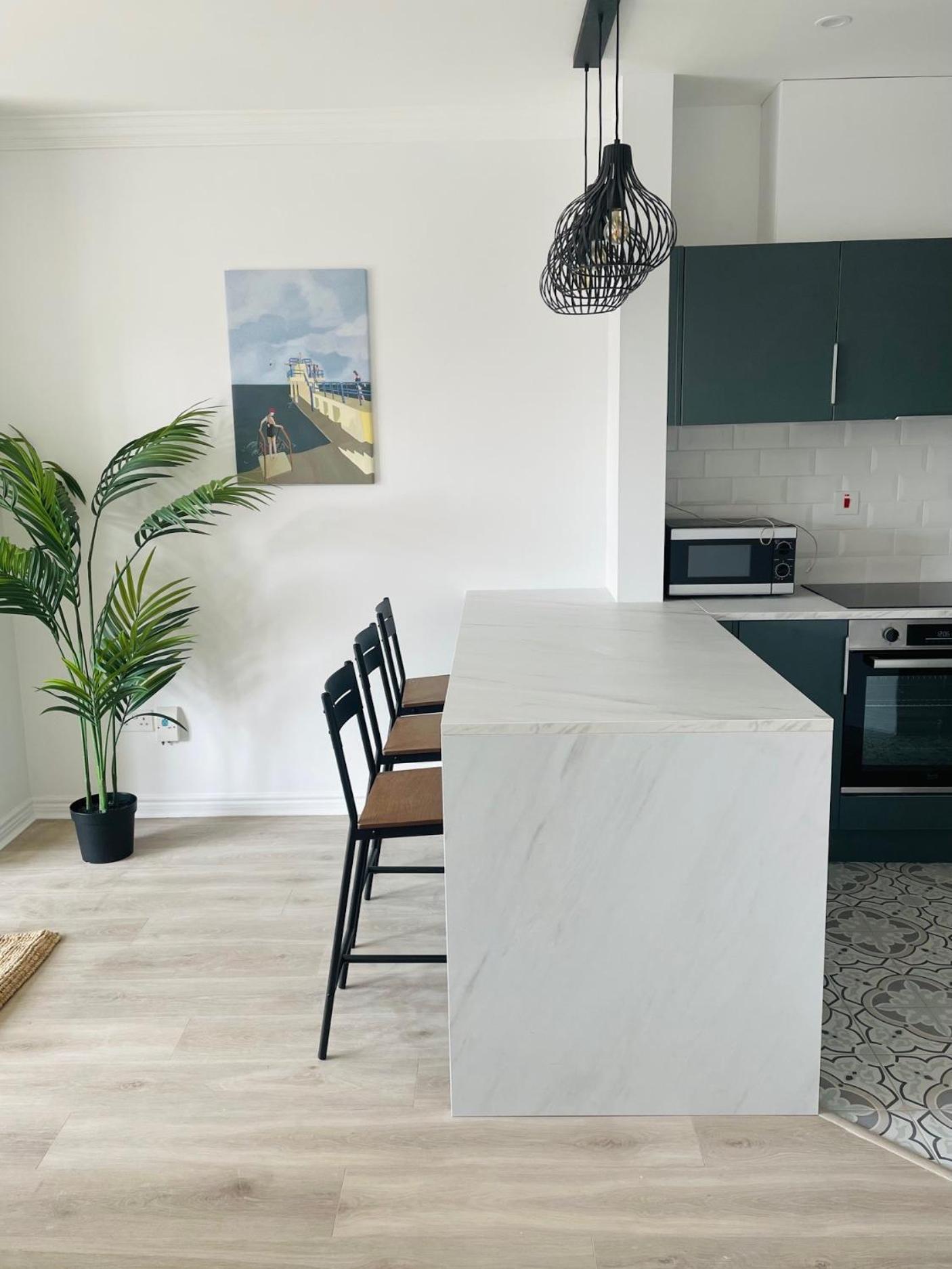 Modern And Spacious Apt5 Sleeps 6 Free Parking Galway
