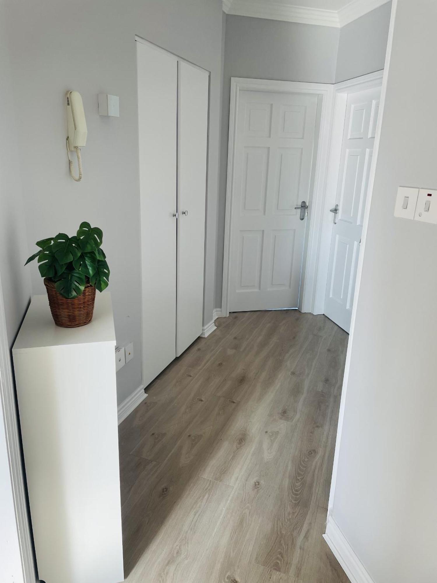 Apartment Modern And Spacious Apt5 Sleeps 6 Free Parking *
