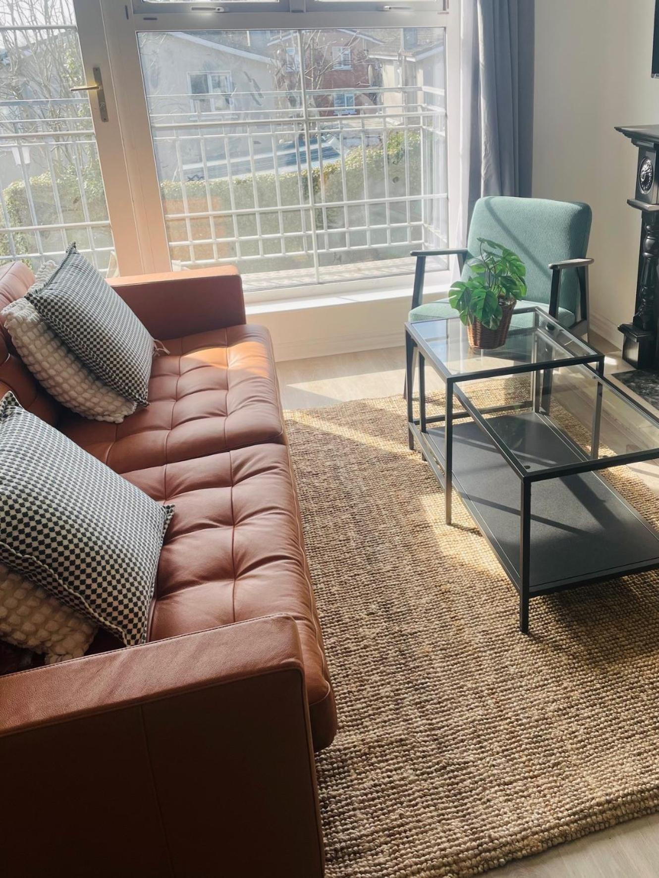 Apartment Modern And Spacious Apt5 Sleeps 6 Free Parking *