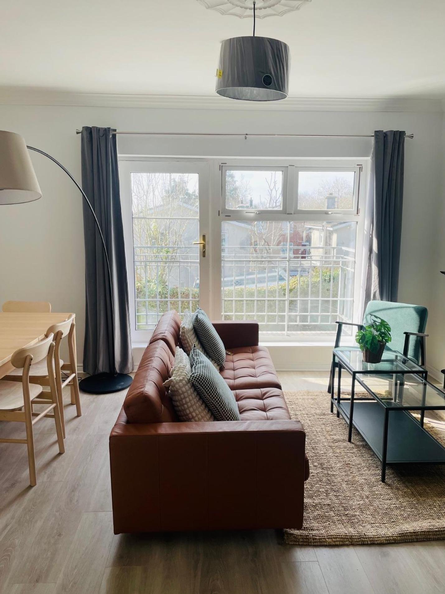 Apartment Modern And Spacious Apt5 Sleeps 6 Free Parking *
