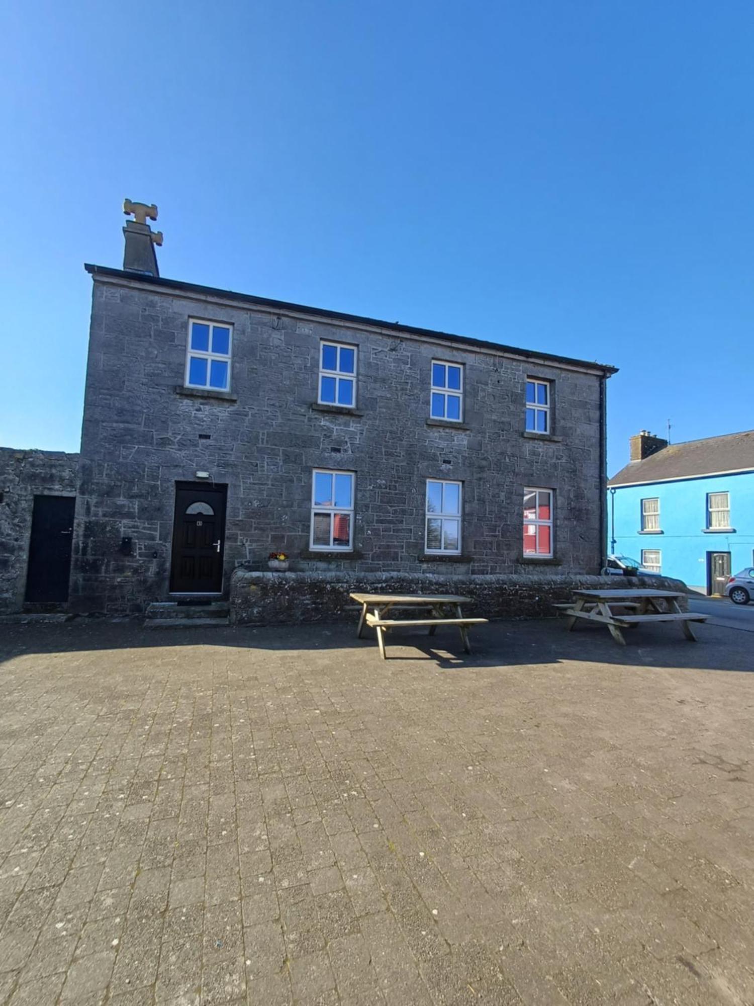 Clonbur House - Village Apartment