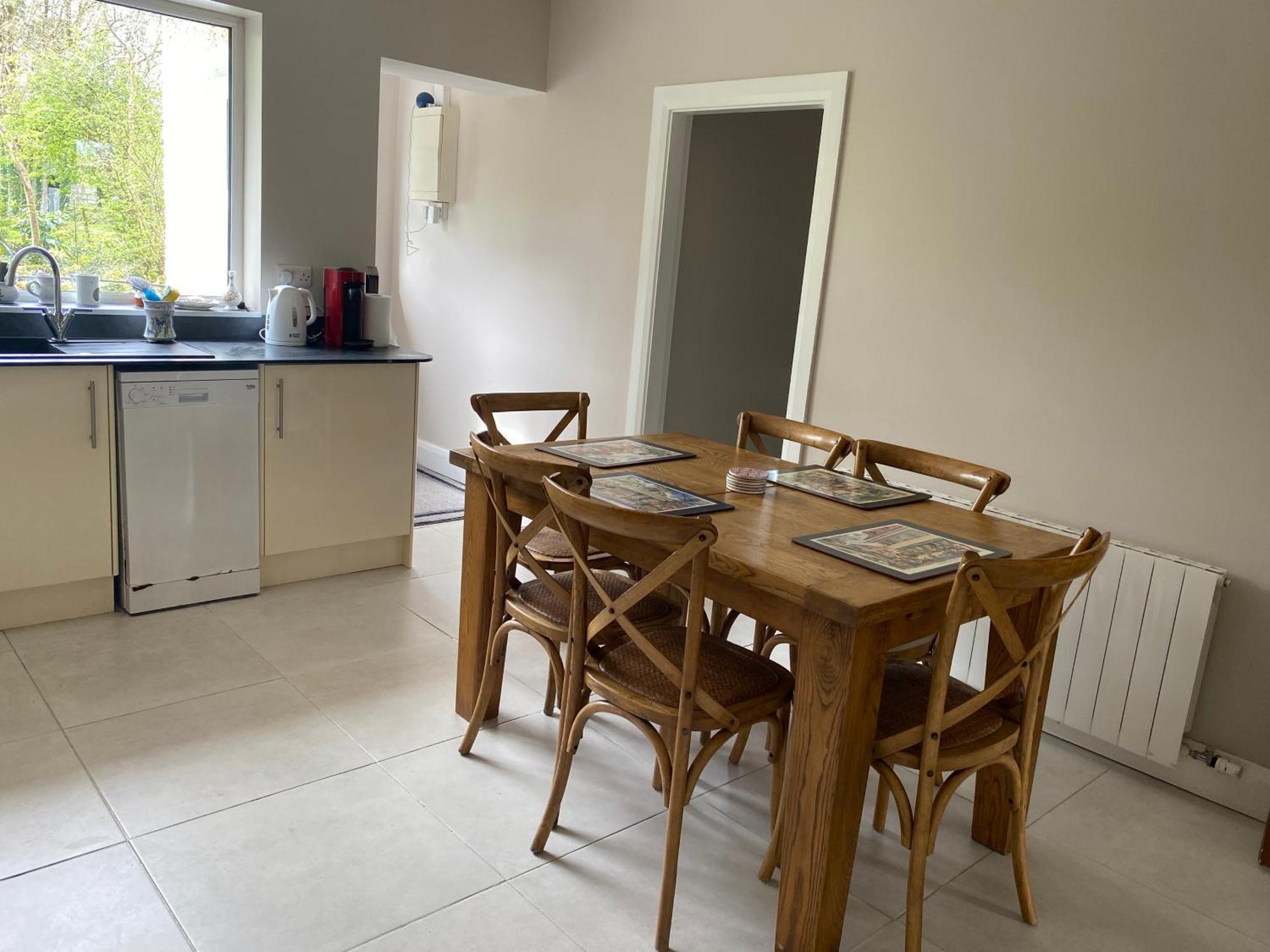 Golfing, Walking, Fishing Rest - Sleeps 8 *