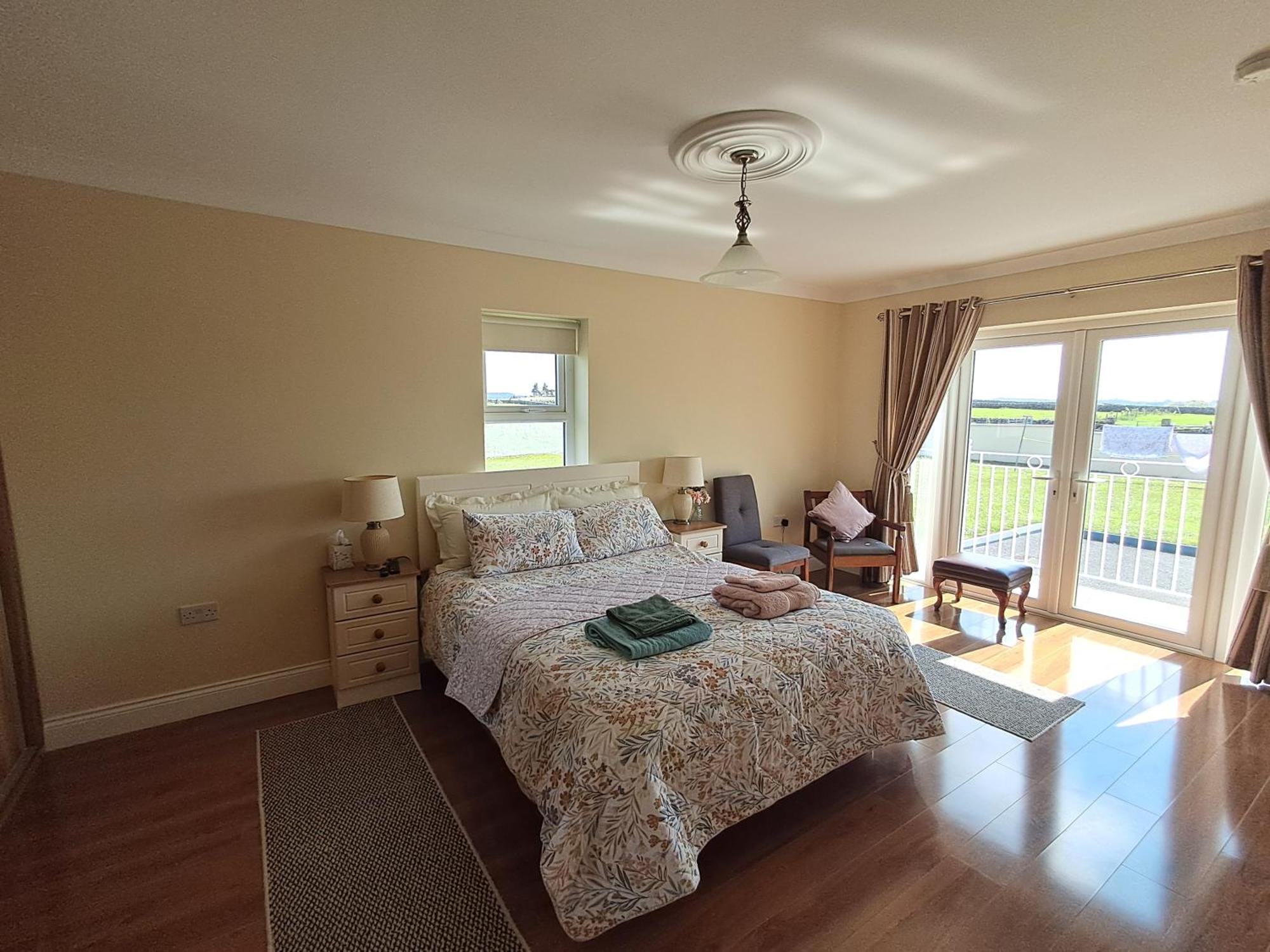 Warm Spacious Three Bed Apartment *