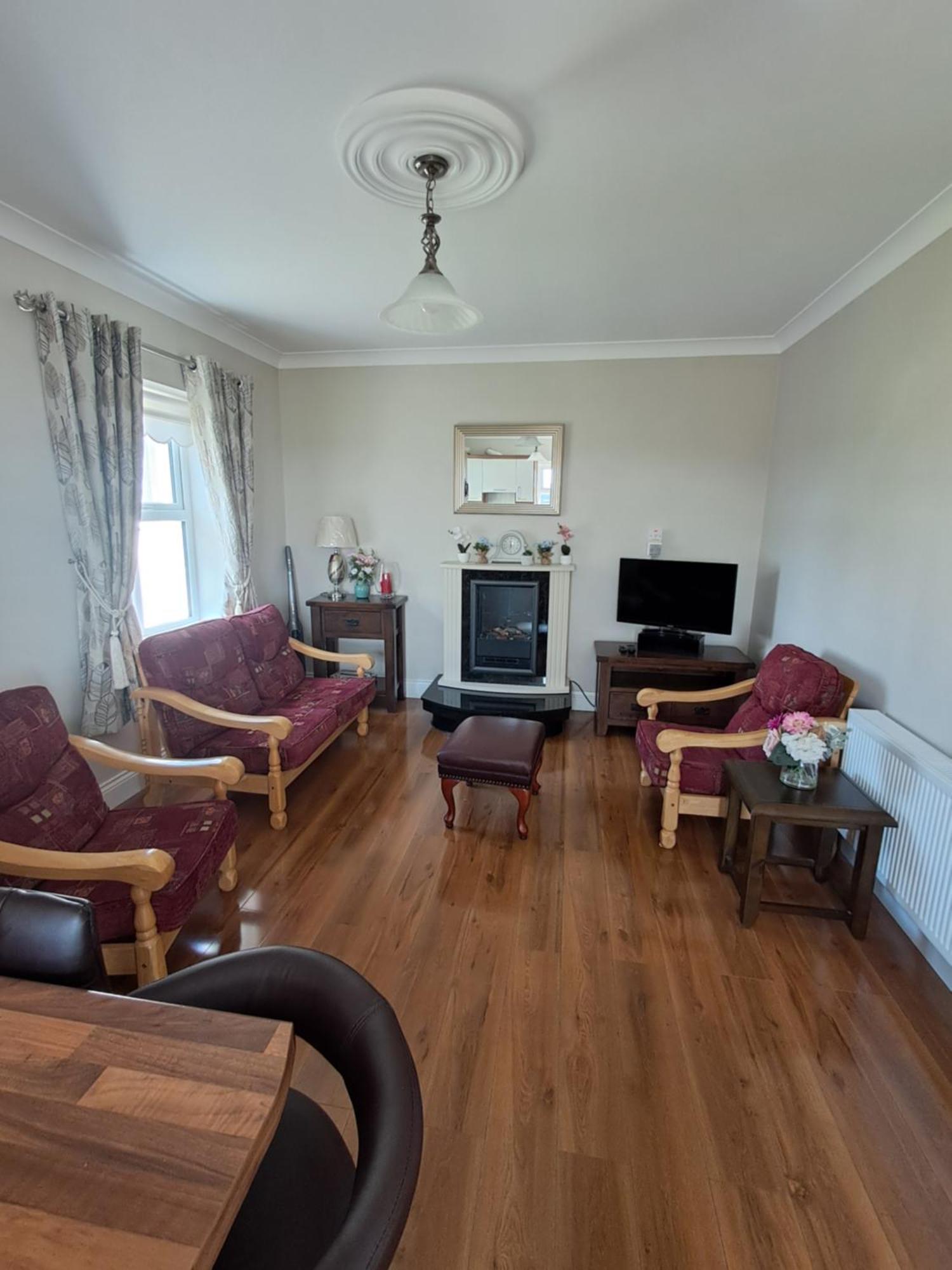 Warm Spacious Three Bed Apartment Galway
