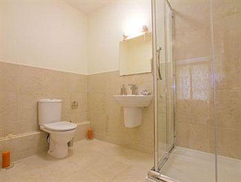 Jameson Court Aparthotel 4*
