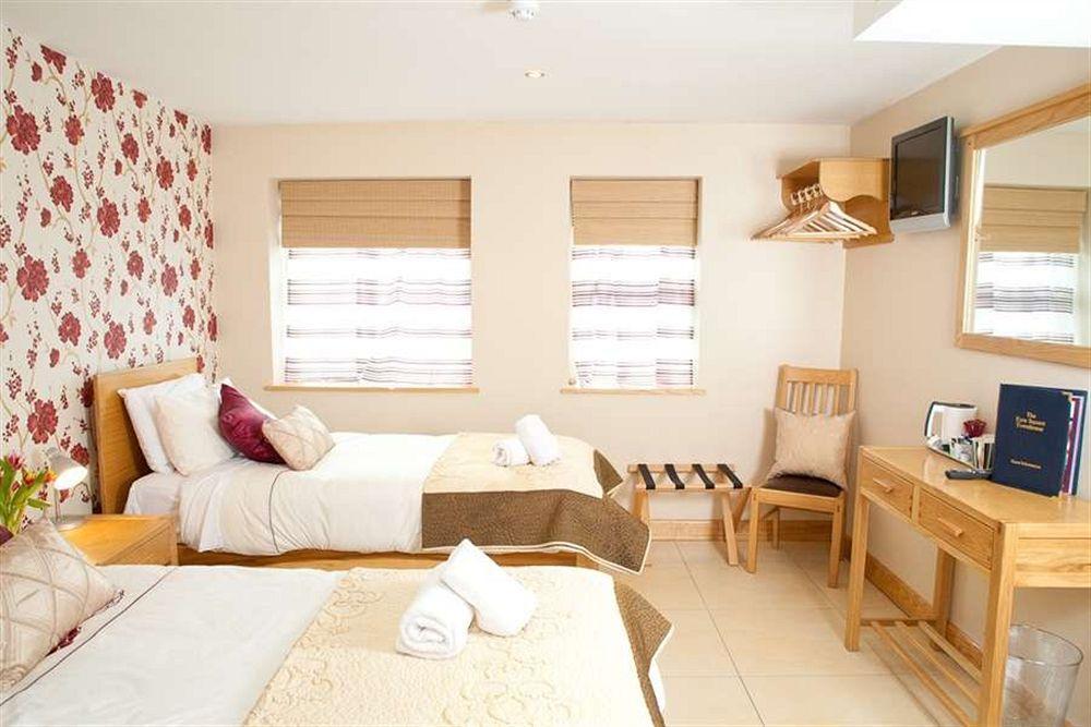 The Eyre Square Townhouse Guest house