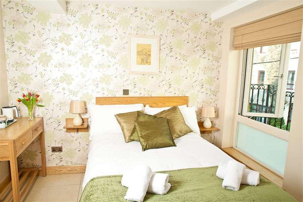 The Eyre Square Townhouse Guest house 3*