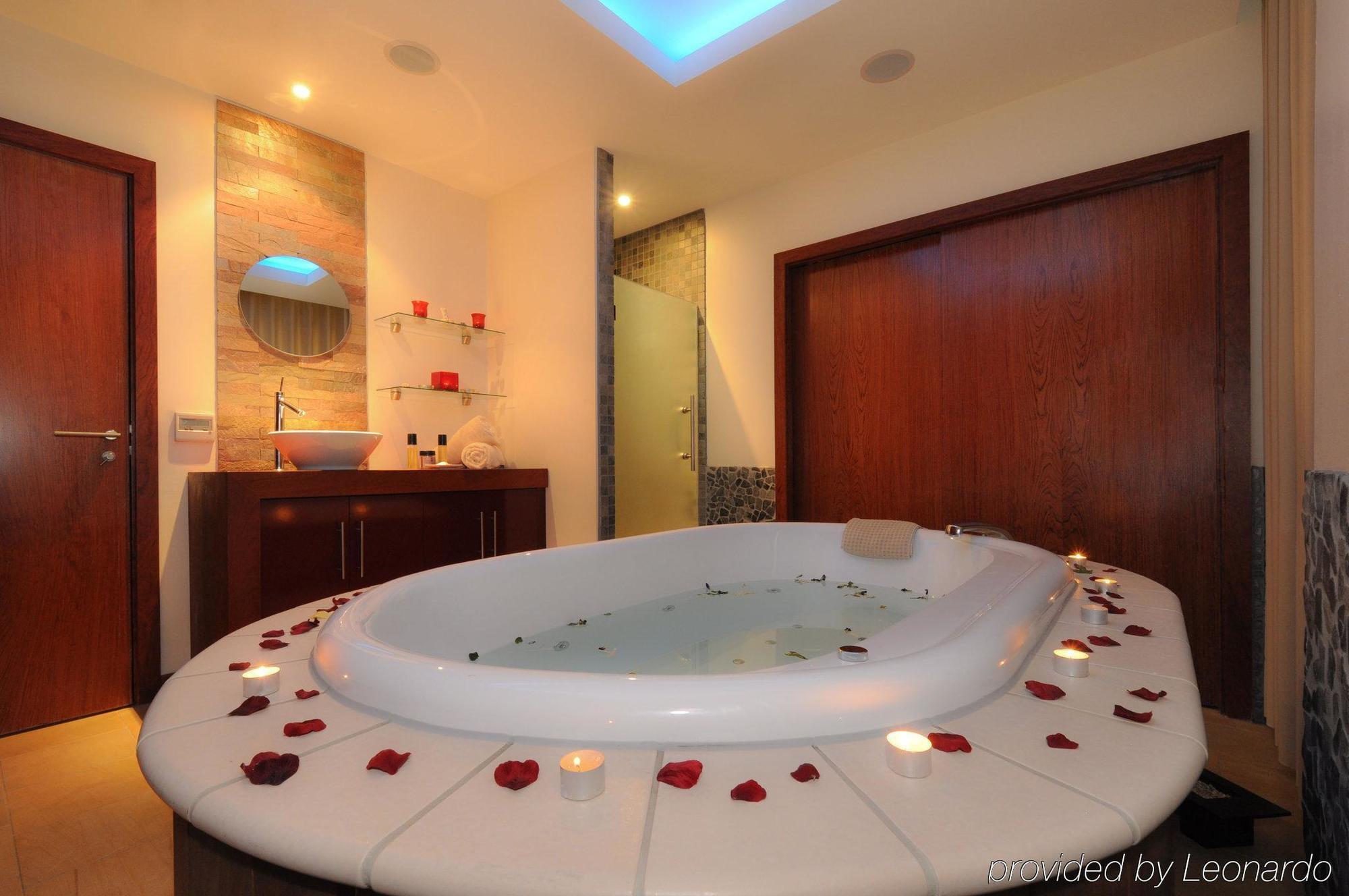 Maldron Sandy Road 4*