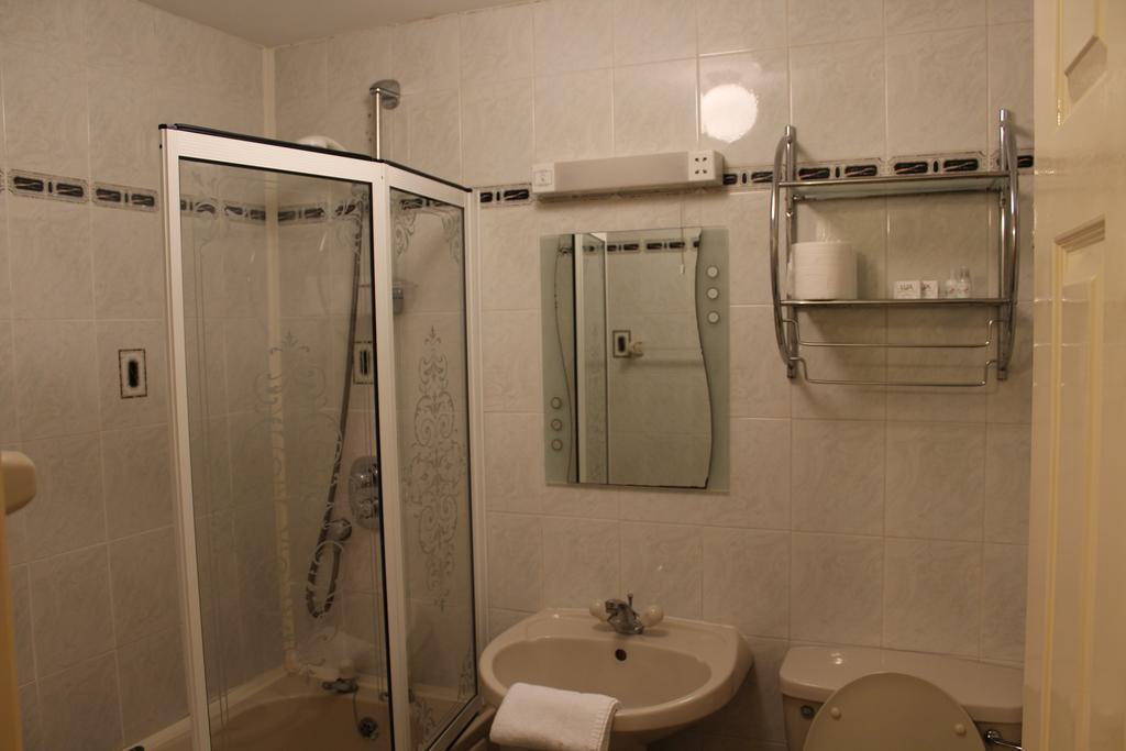 Apartment Spanish Arch