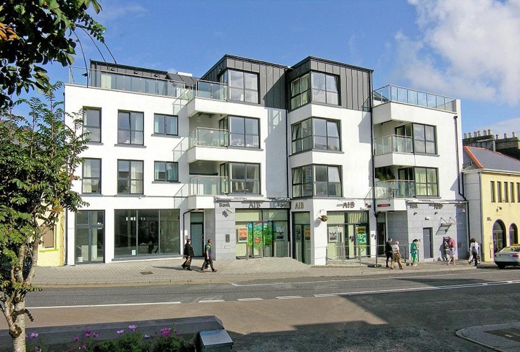 Jameson Court 4*