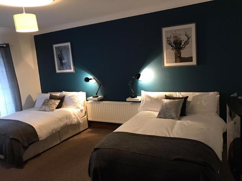 Pembroke House 4*