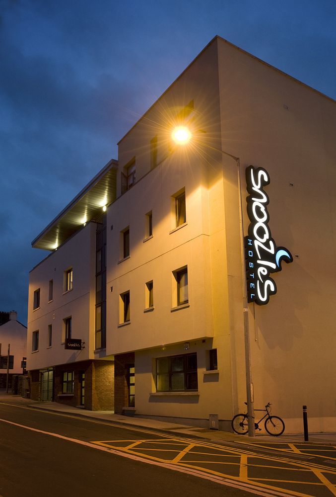 Snoozles Centre Hostel *