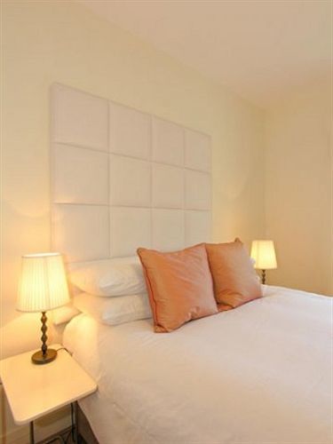 Jameson Court Aparthotel