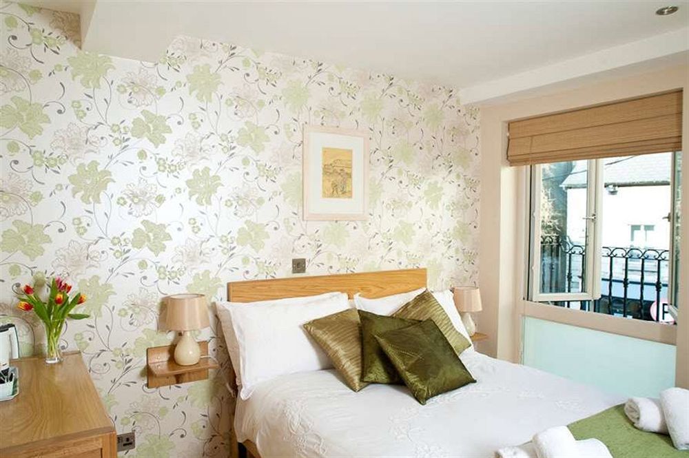 The Eyre Square Townhouse
