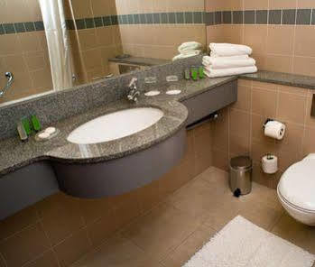 Maldron Sandy Road 4*