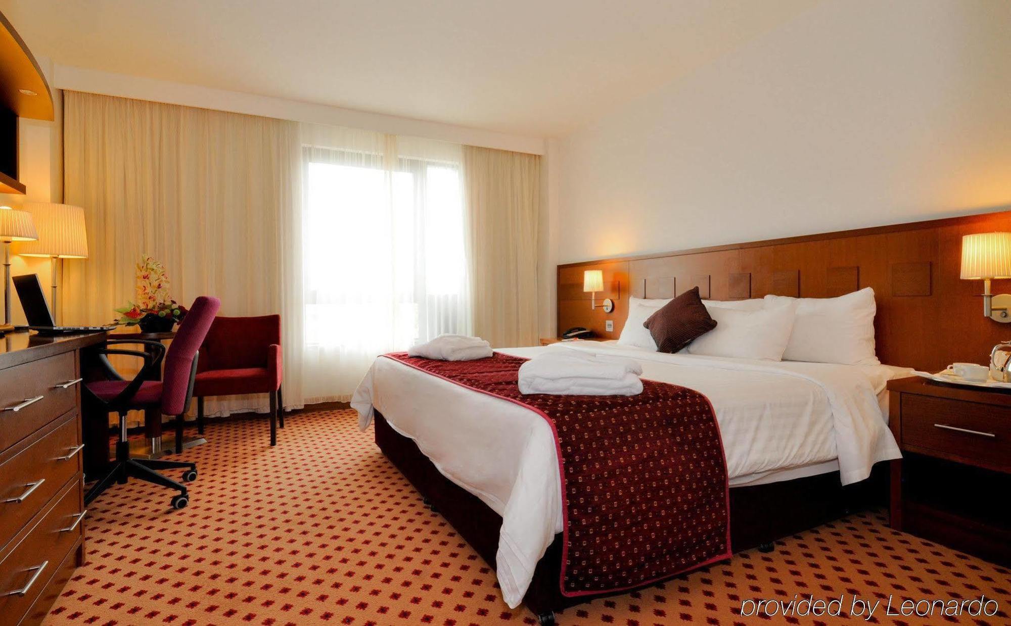 Hotel Maldron Sandy Road