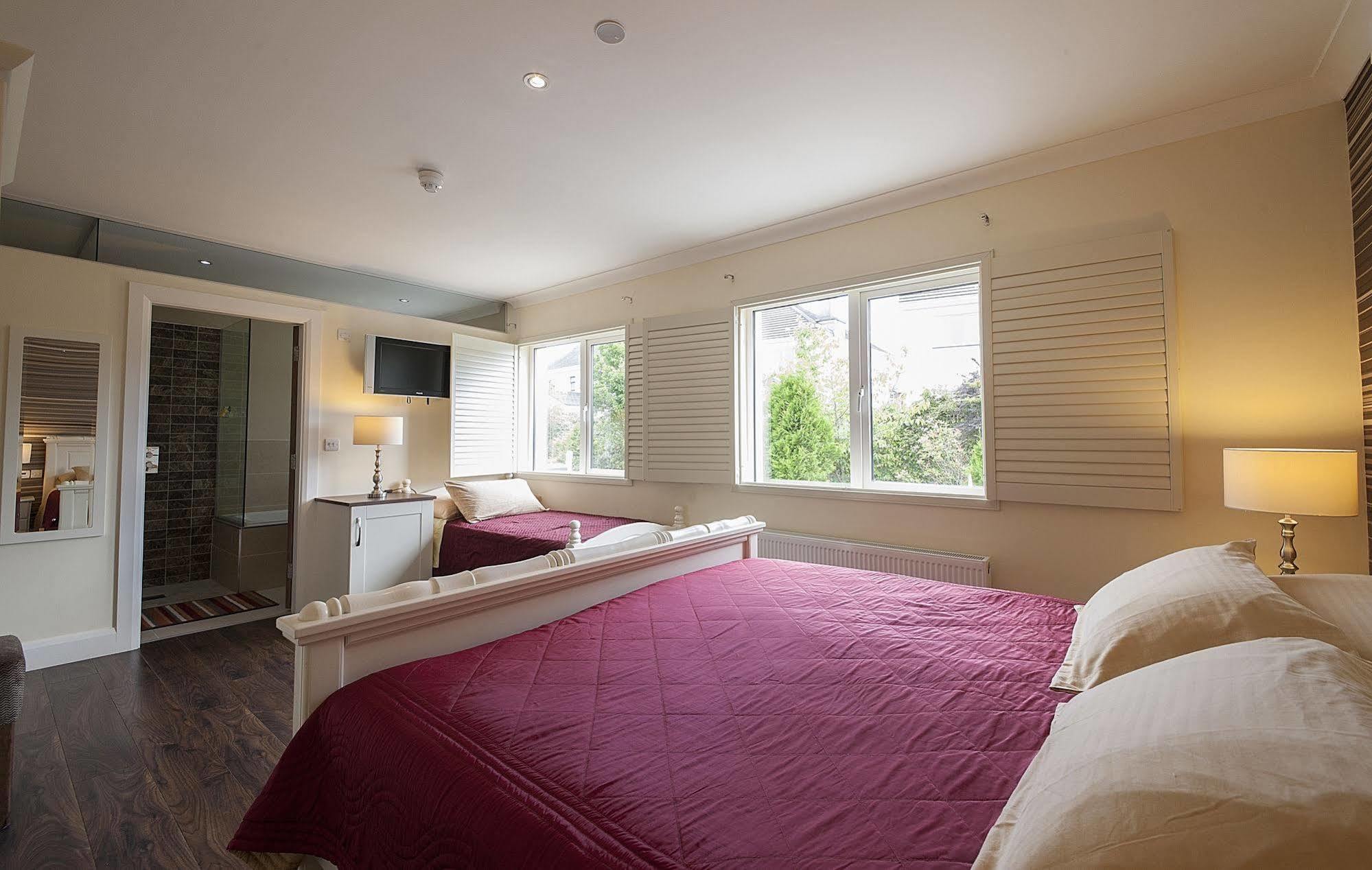 Sea Breeze 5* Galway