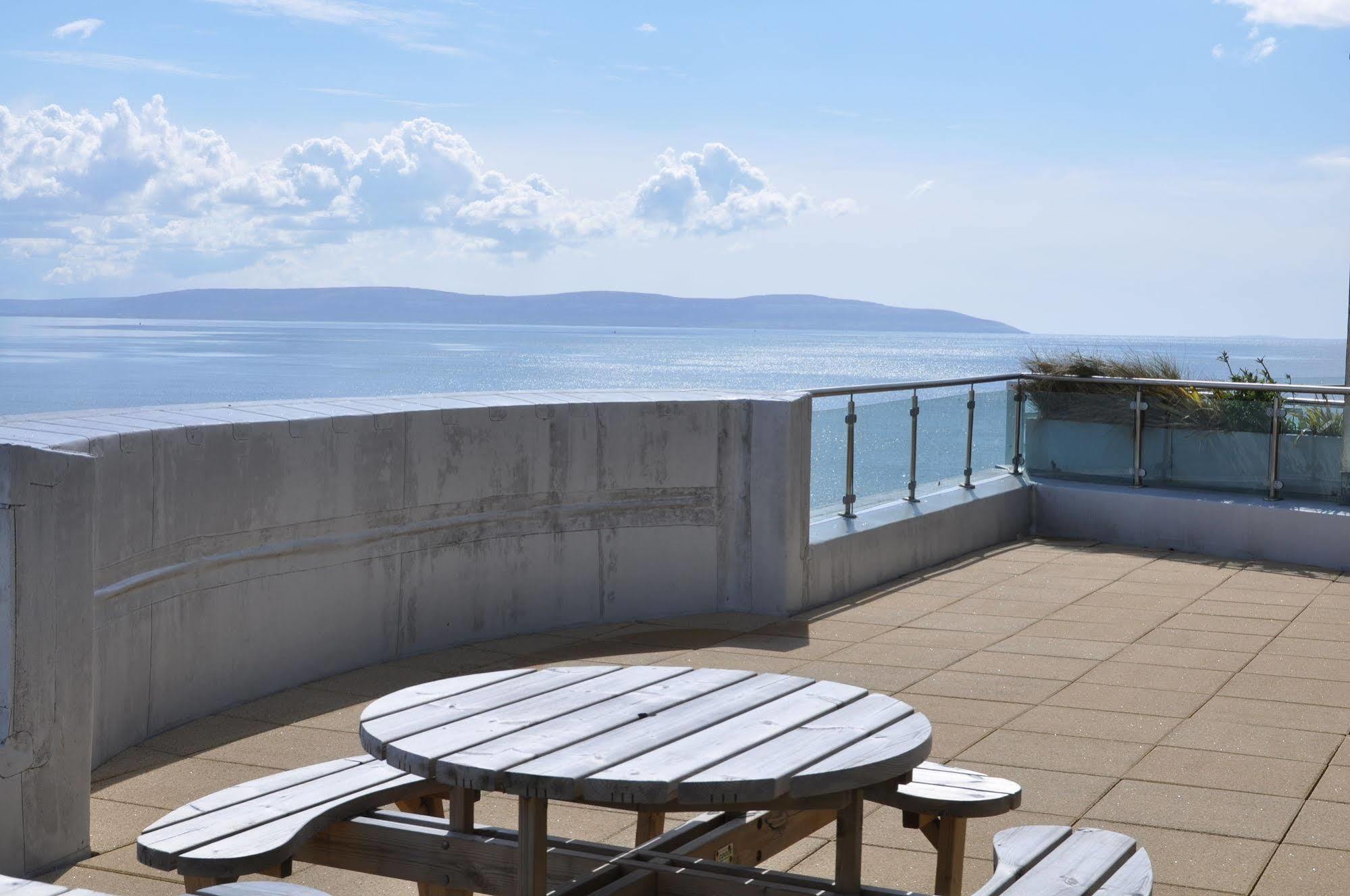 Bay Sea View Apartment *