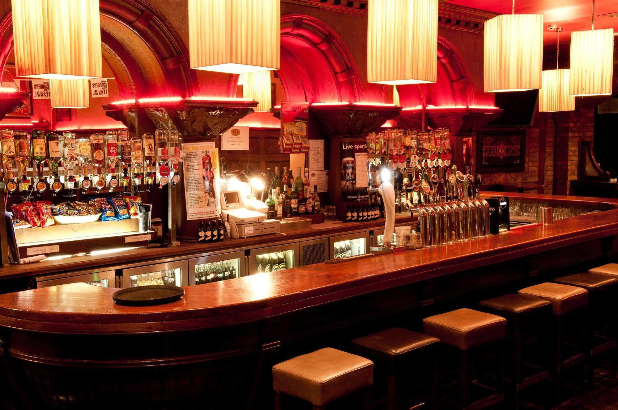 Eyre Square Hotel 3*