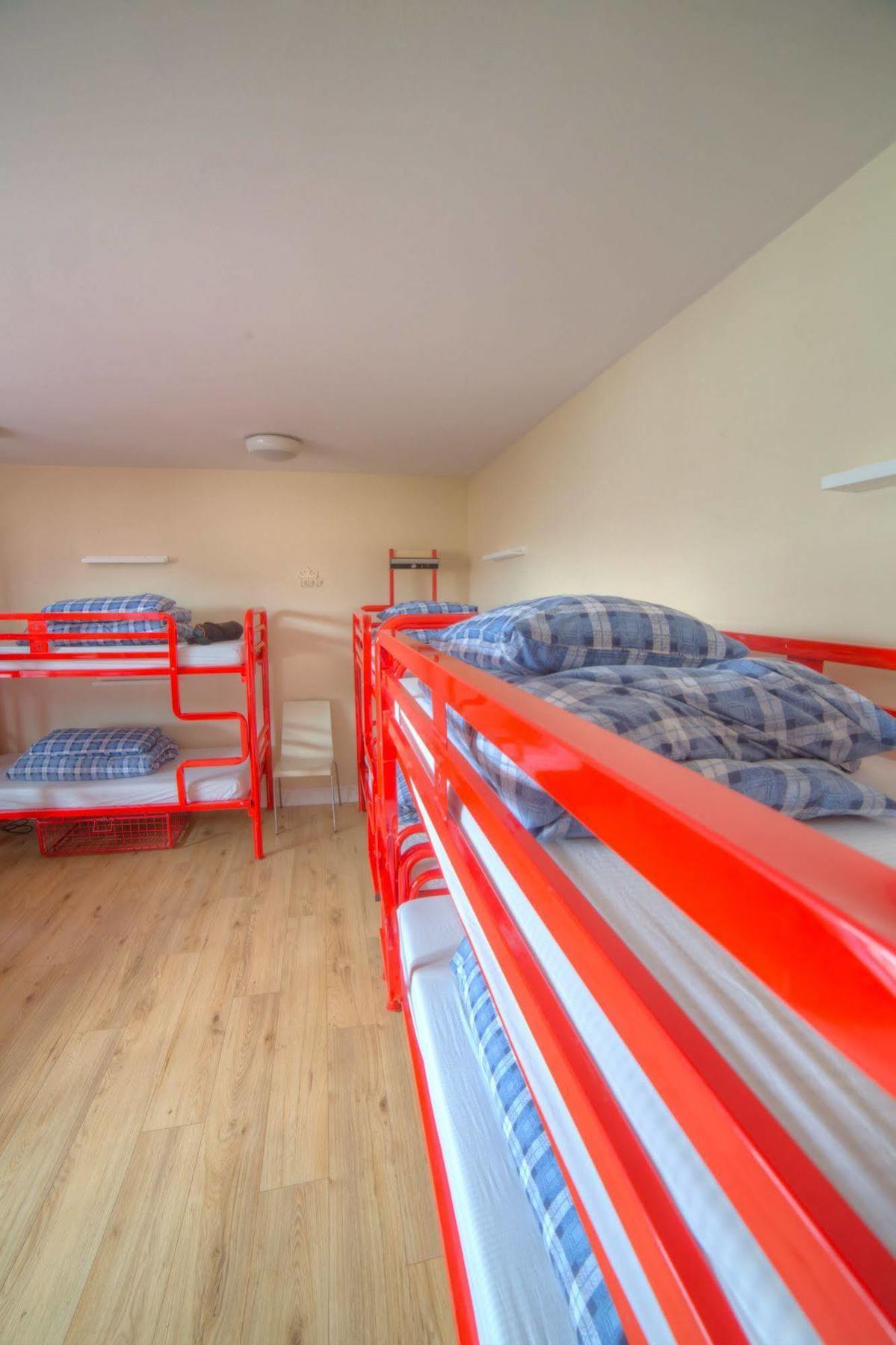 Snoozles Centre Hostel *