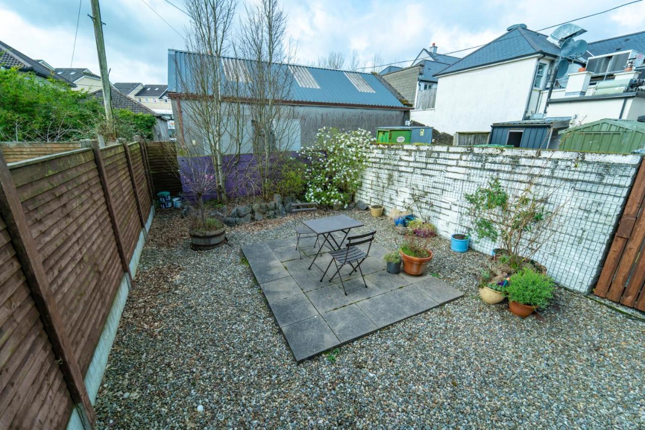 Stylish, Spacious 3 Bedroom Townhouse *