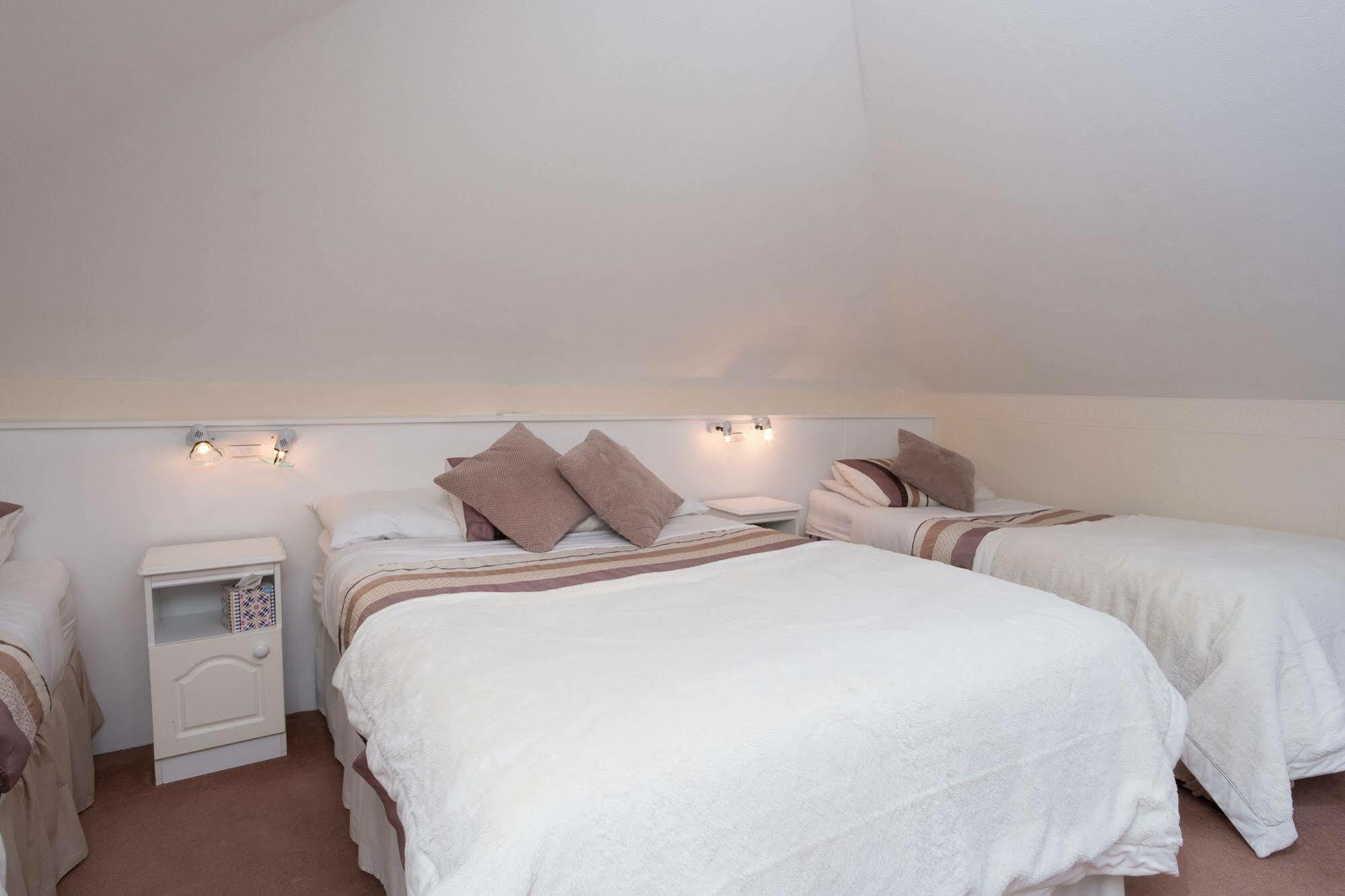 Four Seasons Bed & Breakfast 3*