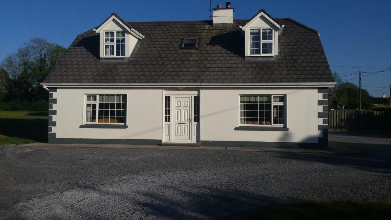 Cloonboo With Tours Sleeps 12 Holiday home