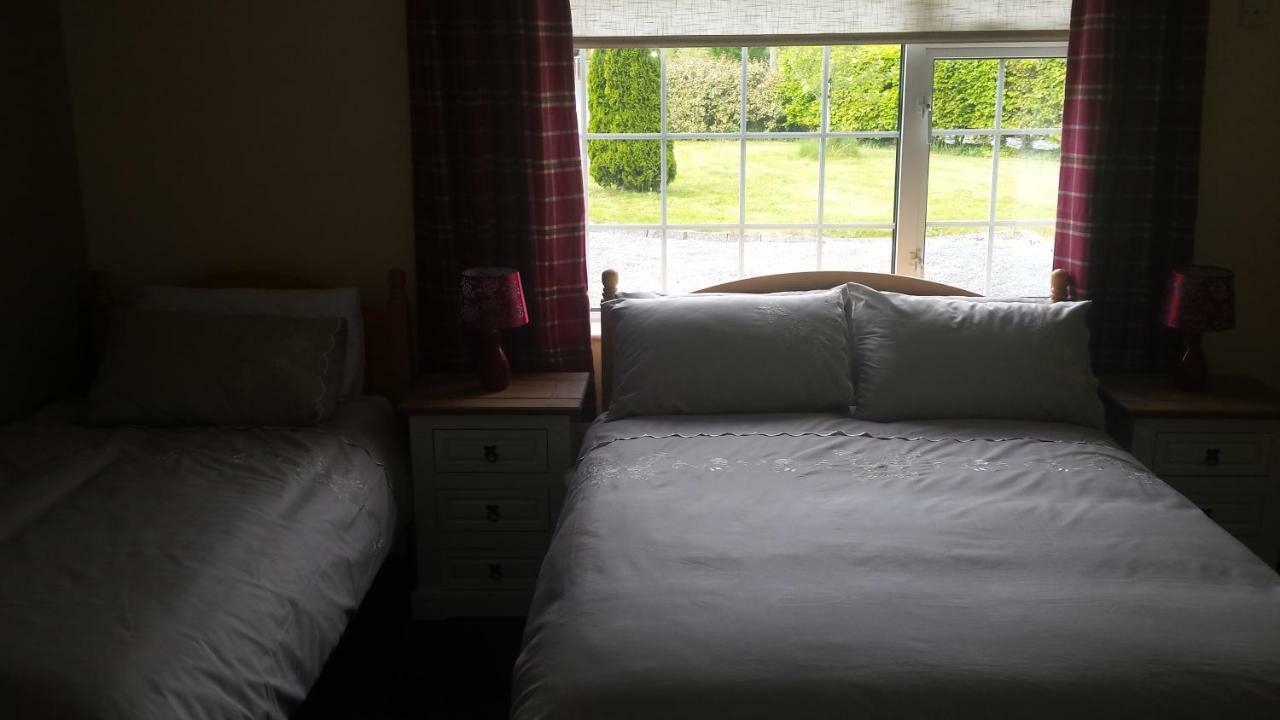 Cloonboo With Tours Sleeps 12 Galway