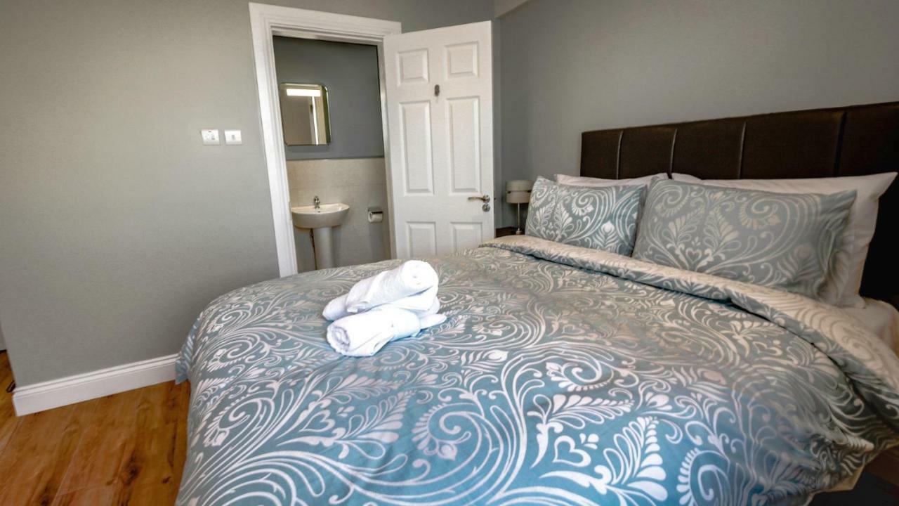 Executive Harbour Suites C