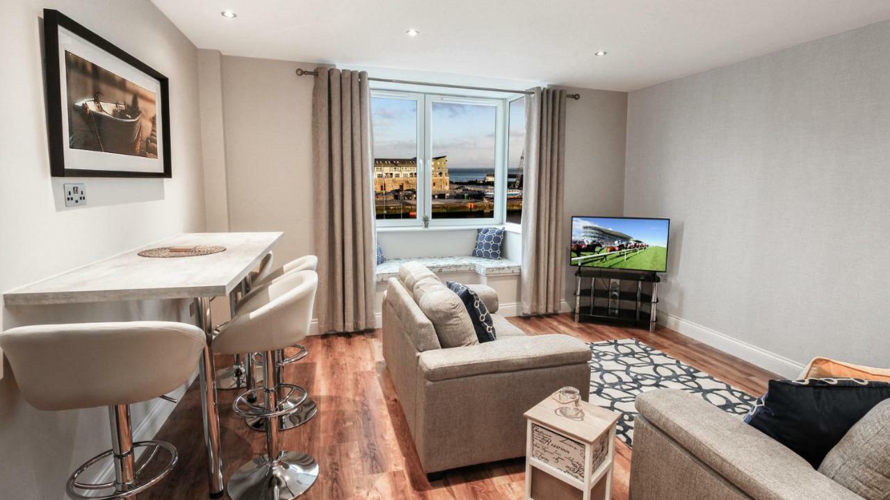 Executive Harbour Suites C Apartment *