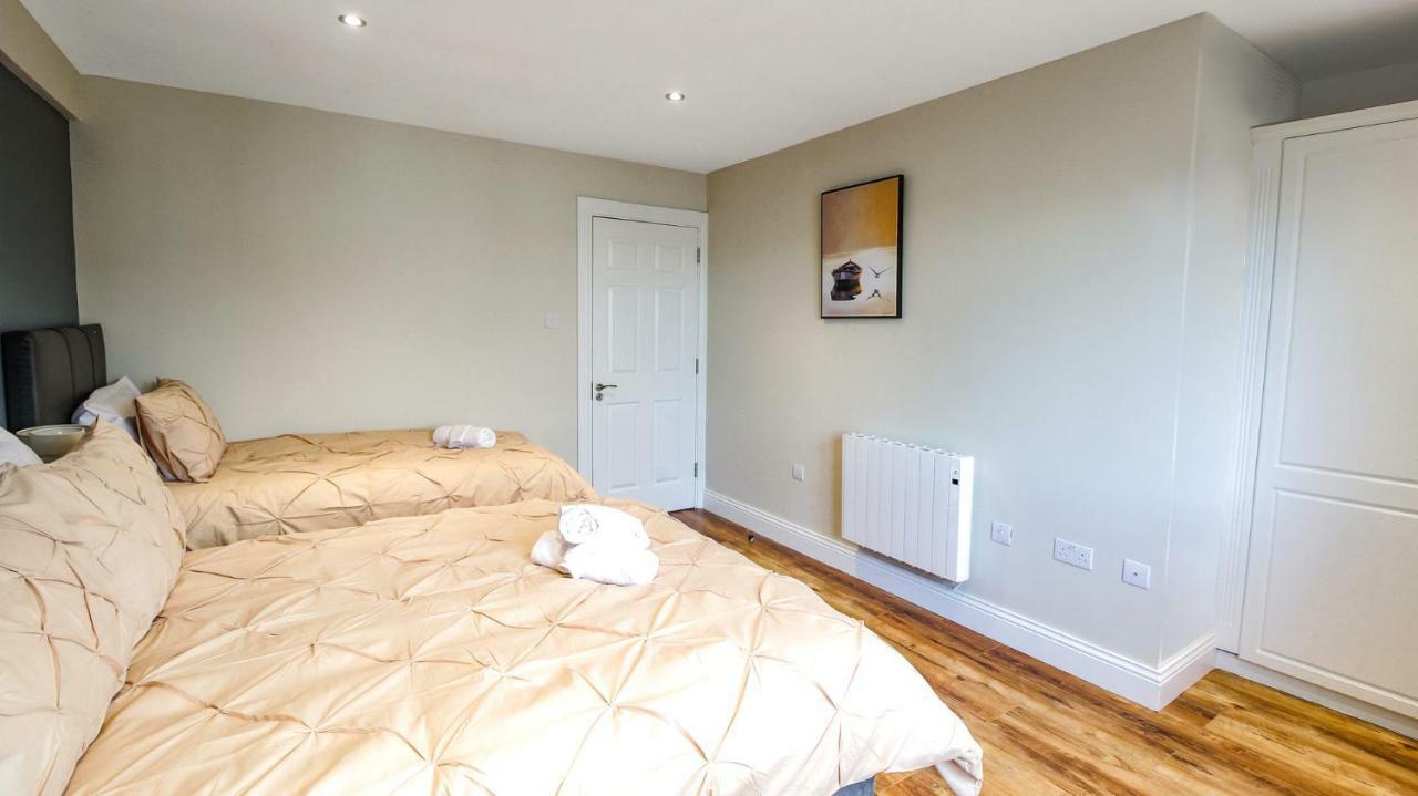 Executive Harbour Suites C *